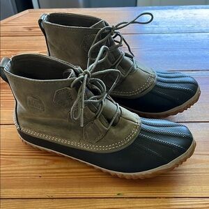 Sorel Women’s Waterproof Duck Boots - Navy and Green